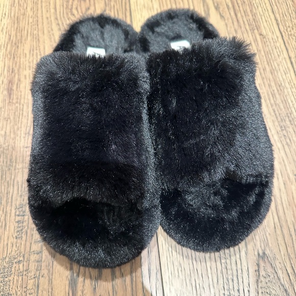 Abound Faux Fur Slippers - Picture 3 of 4